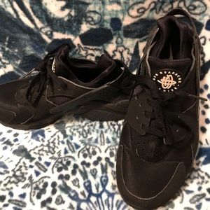 BRAND NEW *w/o tag* NIKE HUARACHE SNEAKER